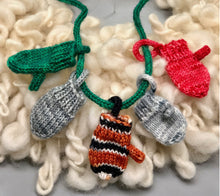 Load image into Gallery viewer, Mini Mitten Garland